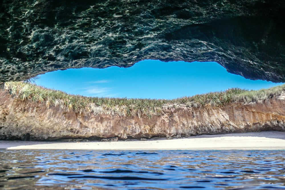 Islas Marietas ¿Cómo se Creo la Playa del Amor?